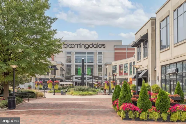 $1,700,000 | 5630 Wisconsin Avenue, Unit 406, Chevy Chase, MD 20815