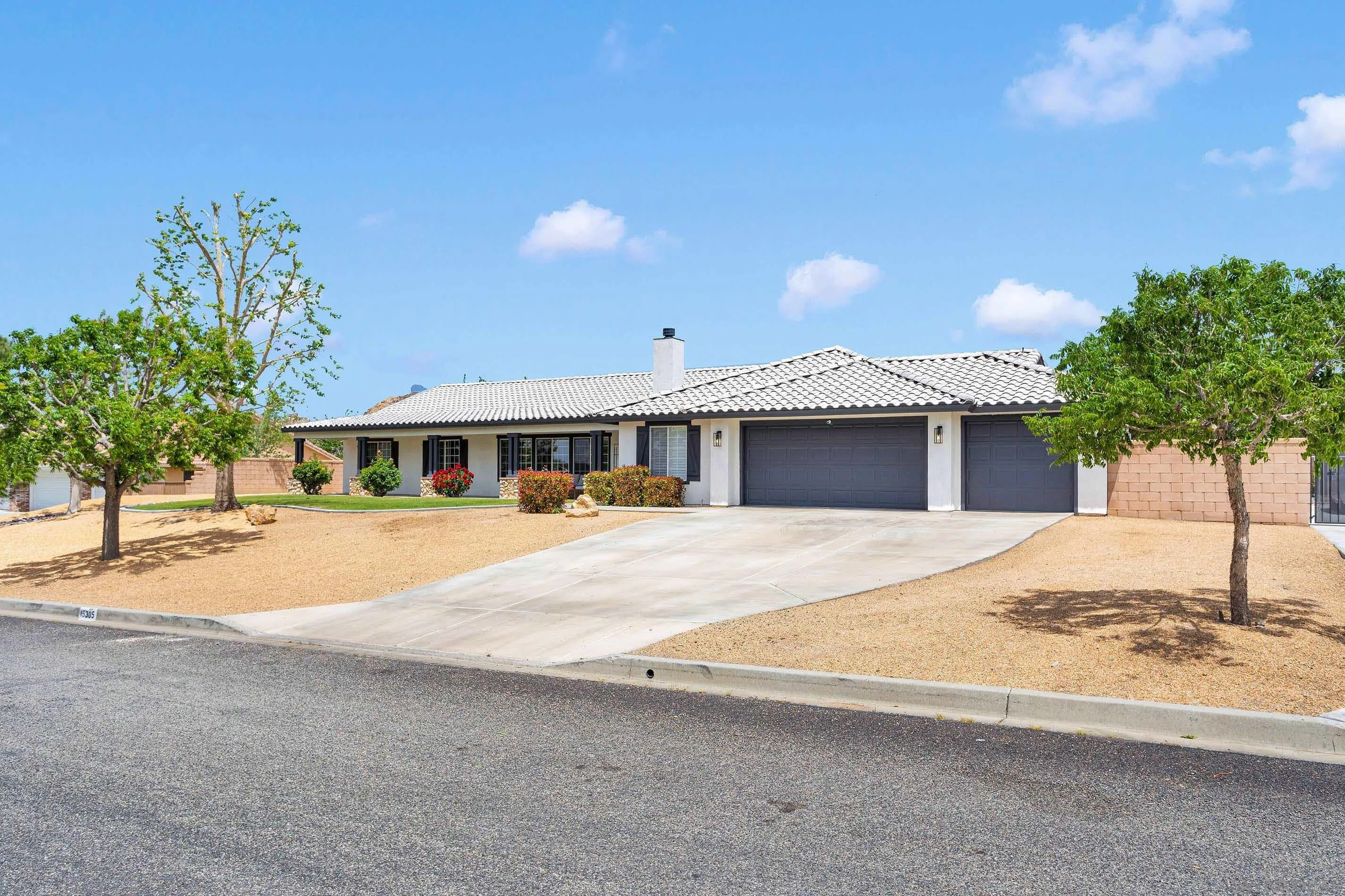 15305 Lookout Road Apple Valley, CA 92307 - Photo 5 of 52 Gallery Image 5
