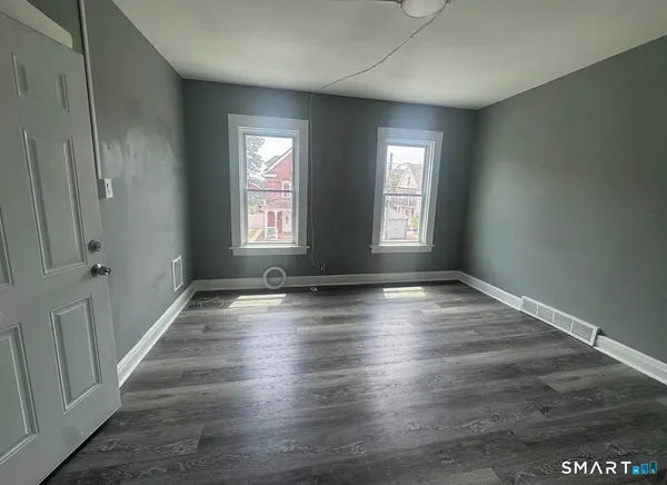$2,200 | 473 Putnam Street, Unit 2, Bridgeport, CT 06608