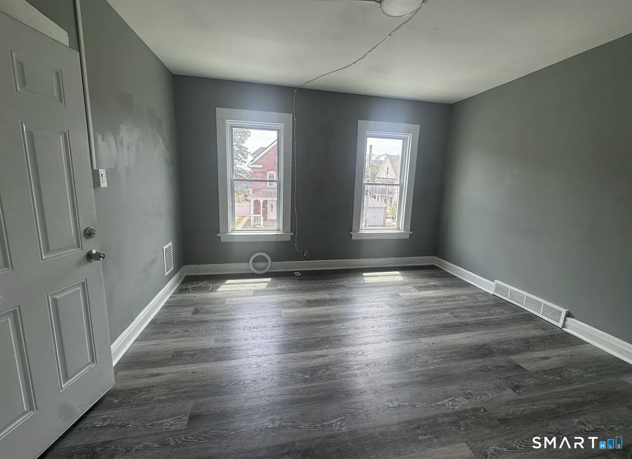 473 Putnam Street, Unit 2 Bridgeport, CT 06608 - Photo 1 of 6