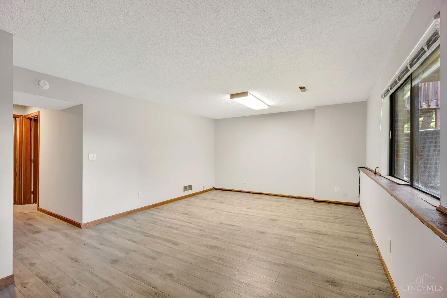 10667 Montgomery Road, Unit 13 Montgomery, OH 45242 - Photo 24 of 36