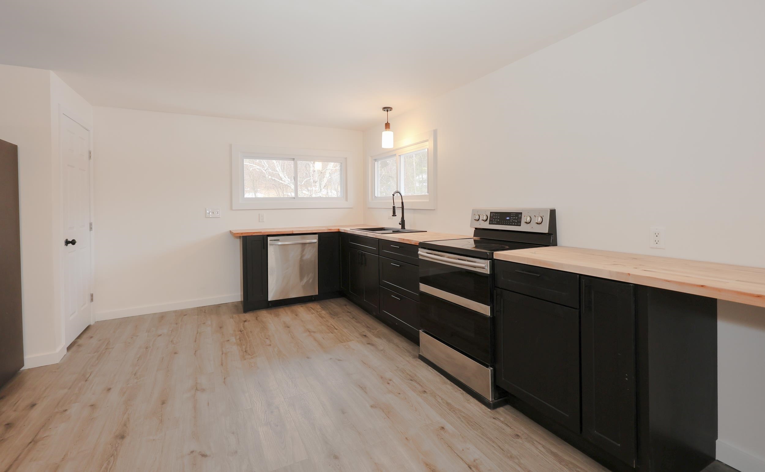 32 Old Bedford Road Bedford, NH 03110 - Photo 12 of 28