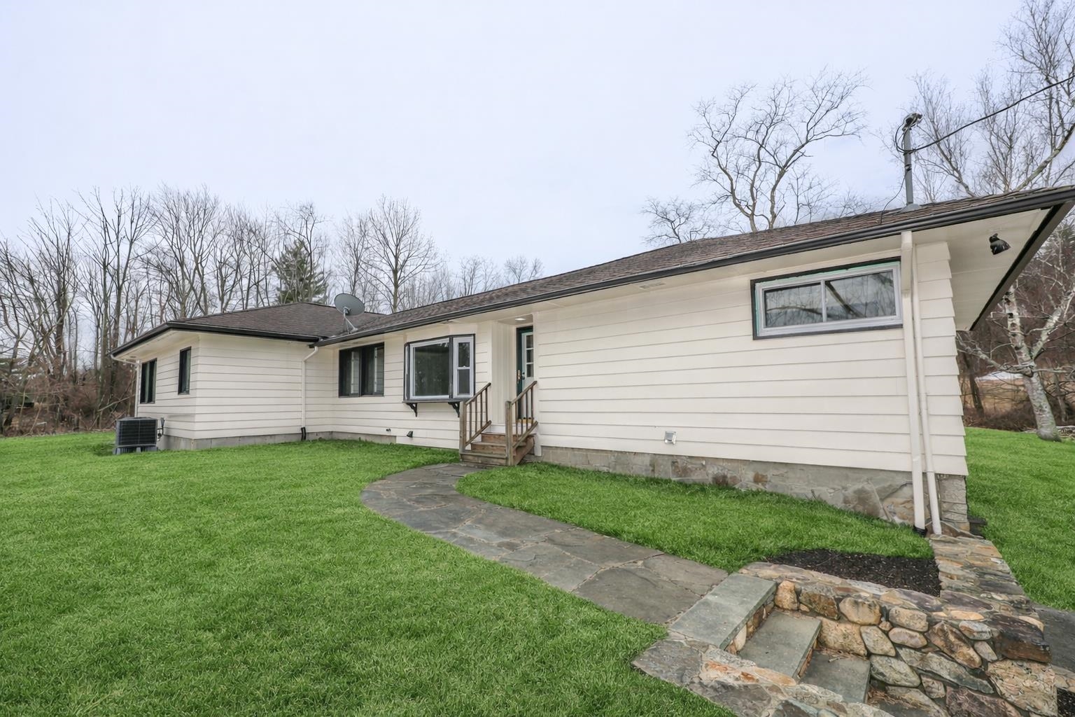 32 Old Bedford Road Bedford, NH 03110 - Photo 2 of 28