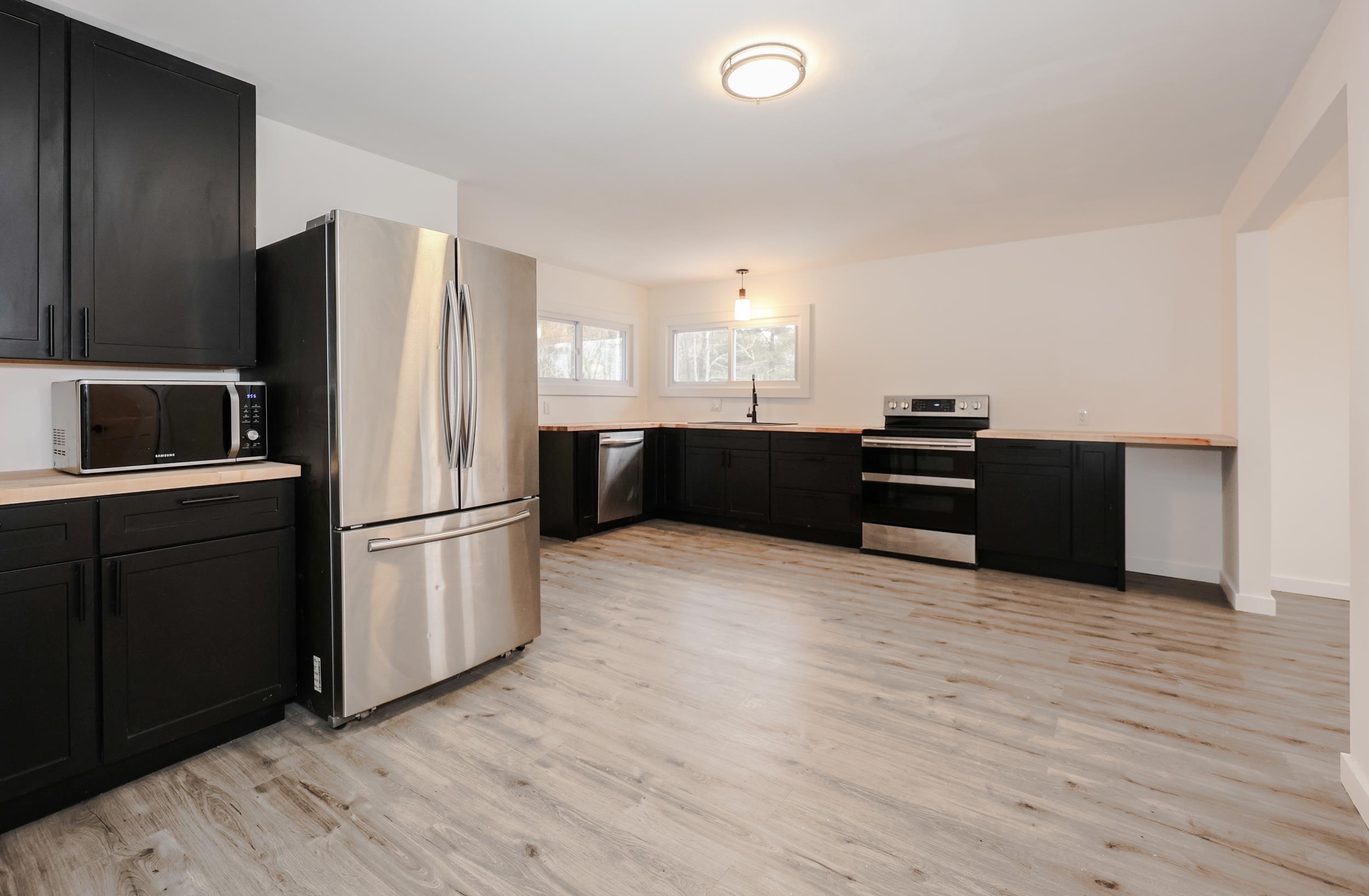 32 Old Bedford Road Bedford, NH 03110 - Photo 7 of 28