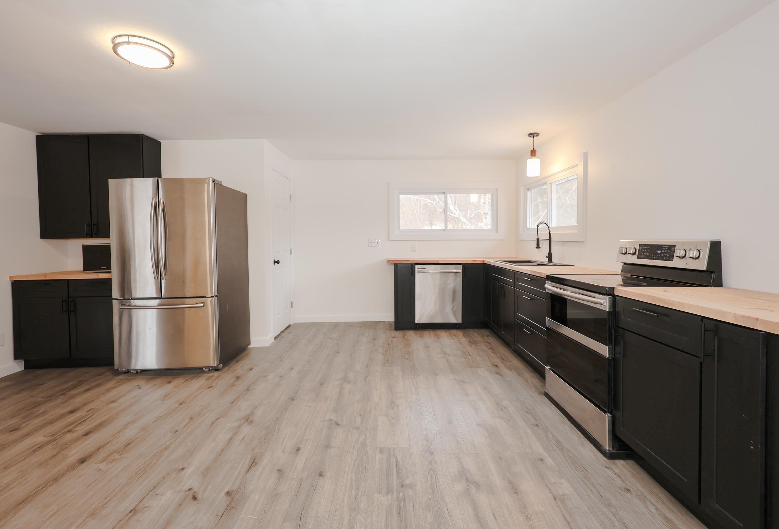 32 Old Bedford Road Bedford, NH 03110 - Photo 8 of 28