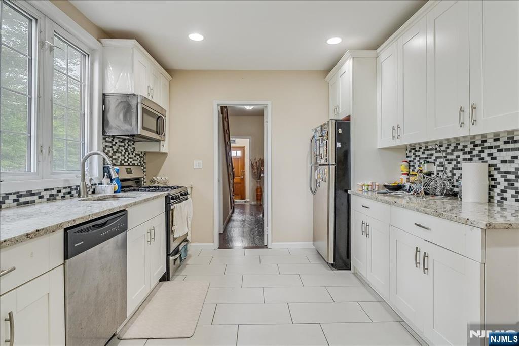 11 Alps Road Wayne, NJ 07470 - Photo 4 of 38