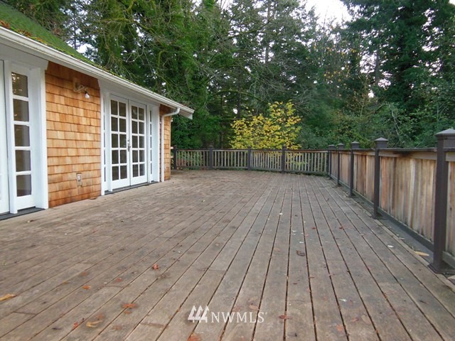 14212 Southwest Lisabuela Road Vashon, WA 98070 - Photo 3 of 15