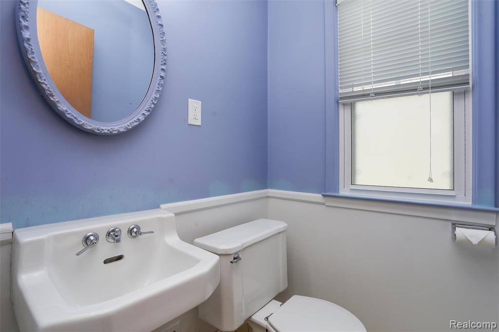21235 River Road Grosse Pointe Woods, MI 48236 - Photo 25 of 33