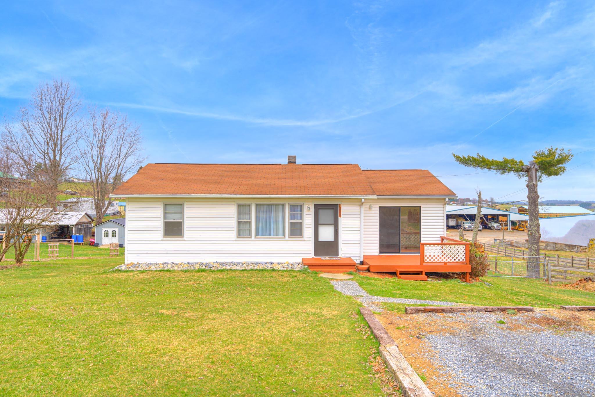 5610 Alum Spring Road Pulaski, VA 24301 - Photo 1 of 17 5610_AlumSpring_Web-1