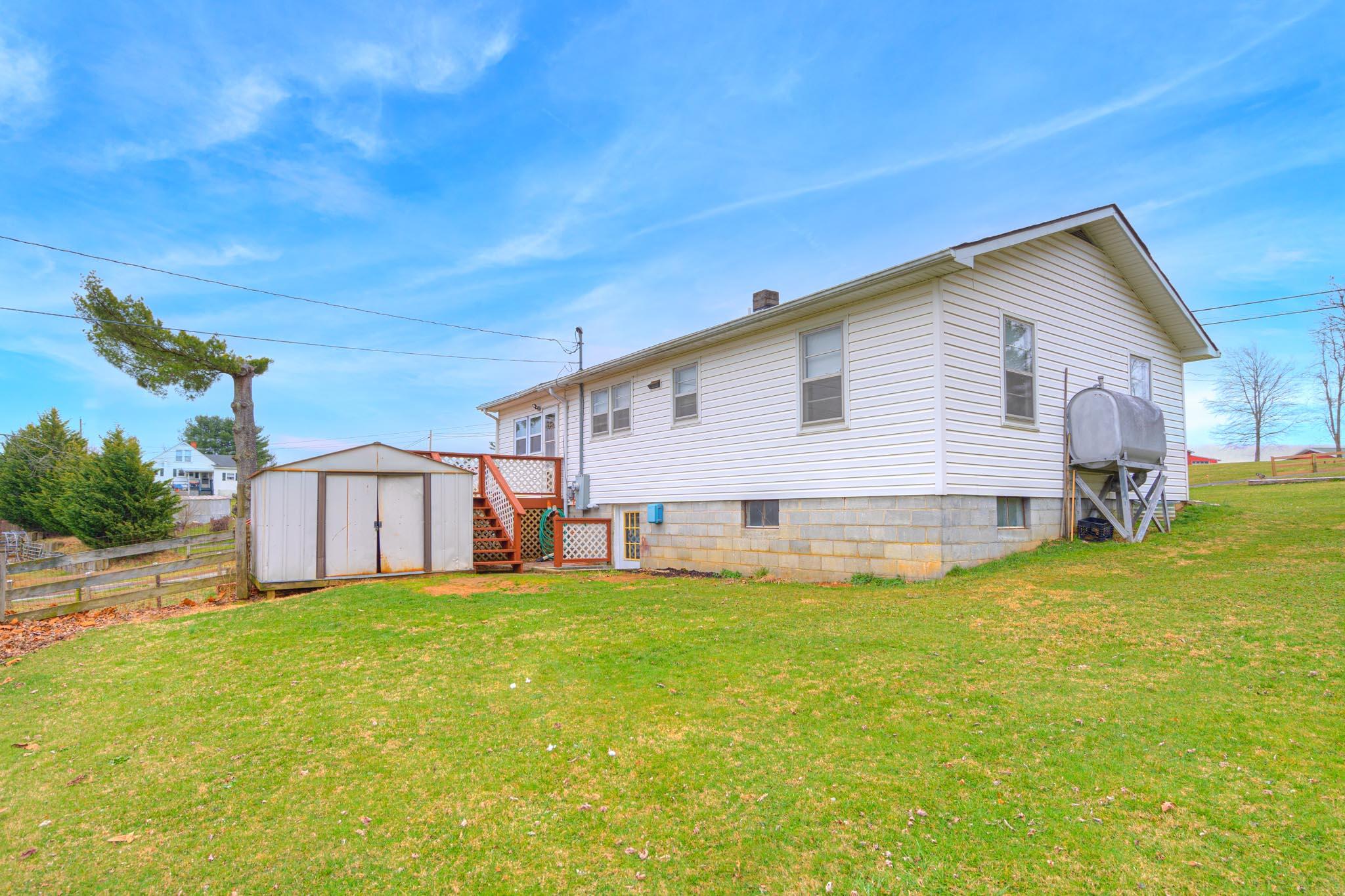5610 Alum Spring Road Pulaski, VA 24301 - Photo 4 of 17 5610_AlumSpring_Web-4
