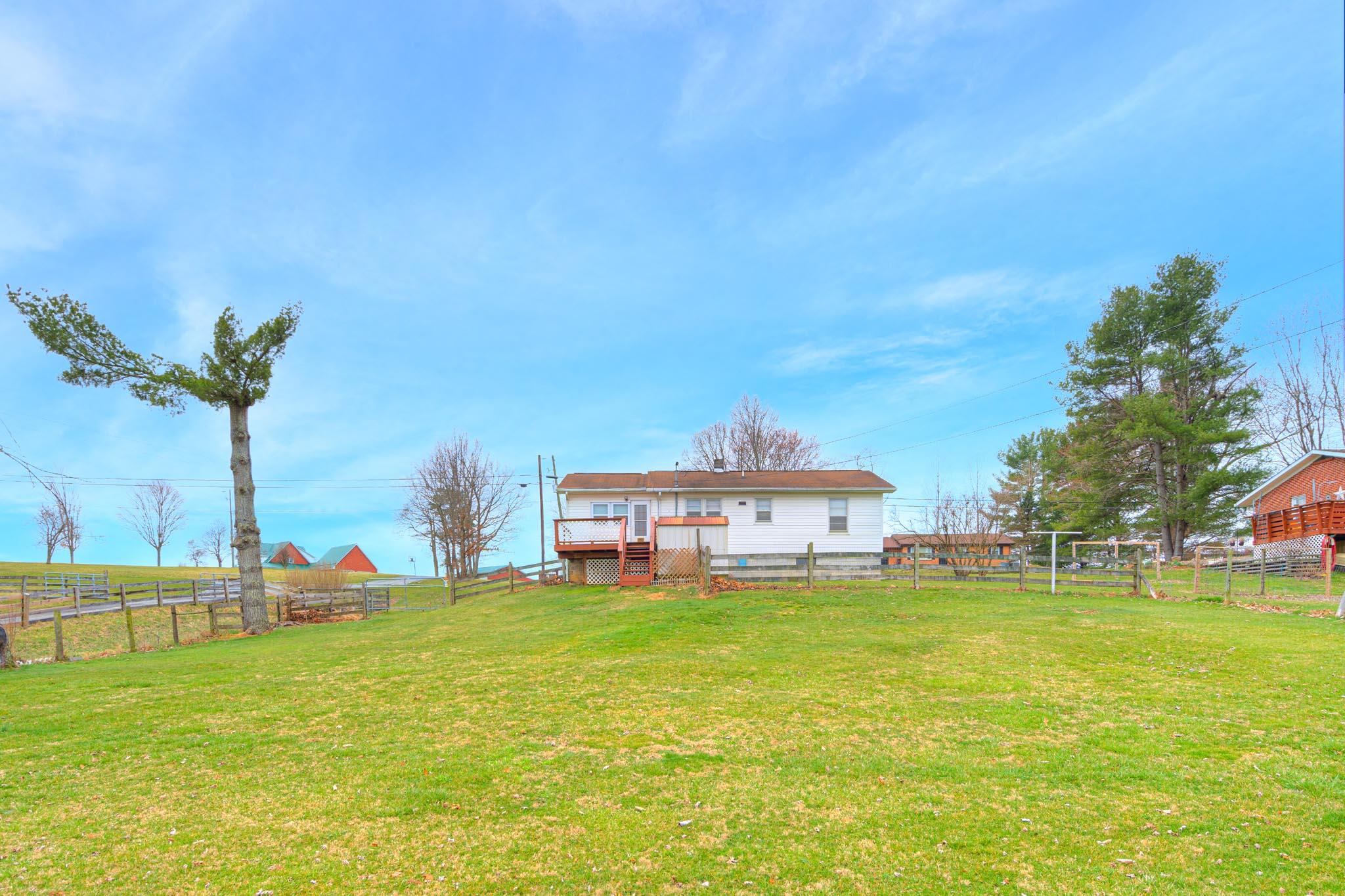 5610 Alum Spring Road Pulaski, VA 24301 - Photo 6 of 17 5610_AlumSpring_Web-6