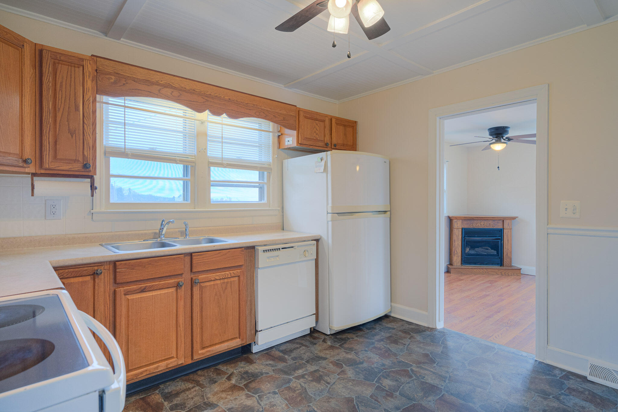 5610 Alum Spring Road Pulaski, VA 24301 - Photo 9 of 17 5610_AlumSpring_Web-9