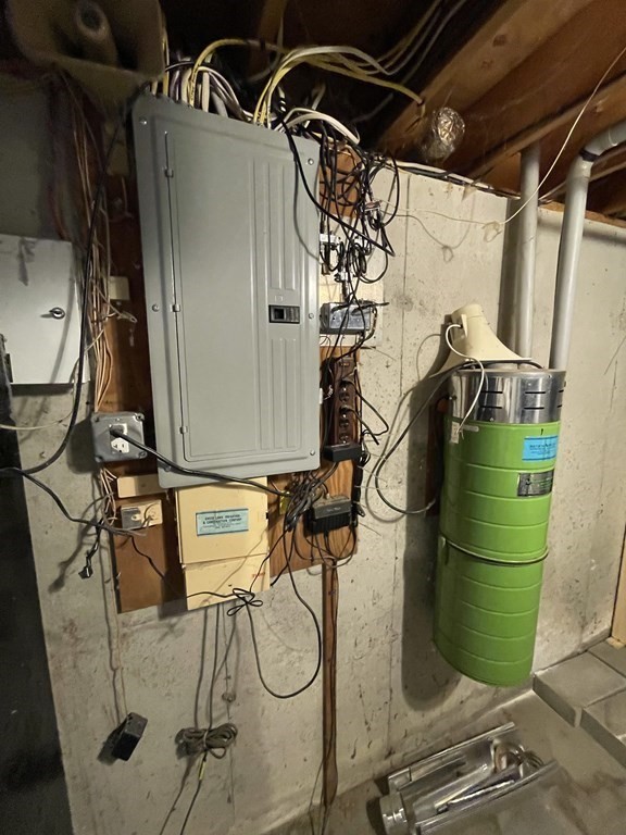 32 Birch Way Mashpee, MA 02649 - Photo 27 of 31 a utility room with multiple dryer and washer