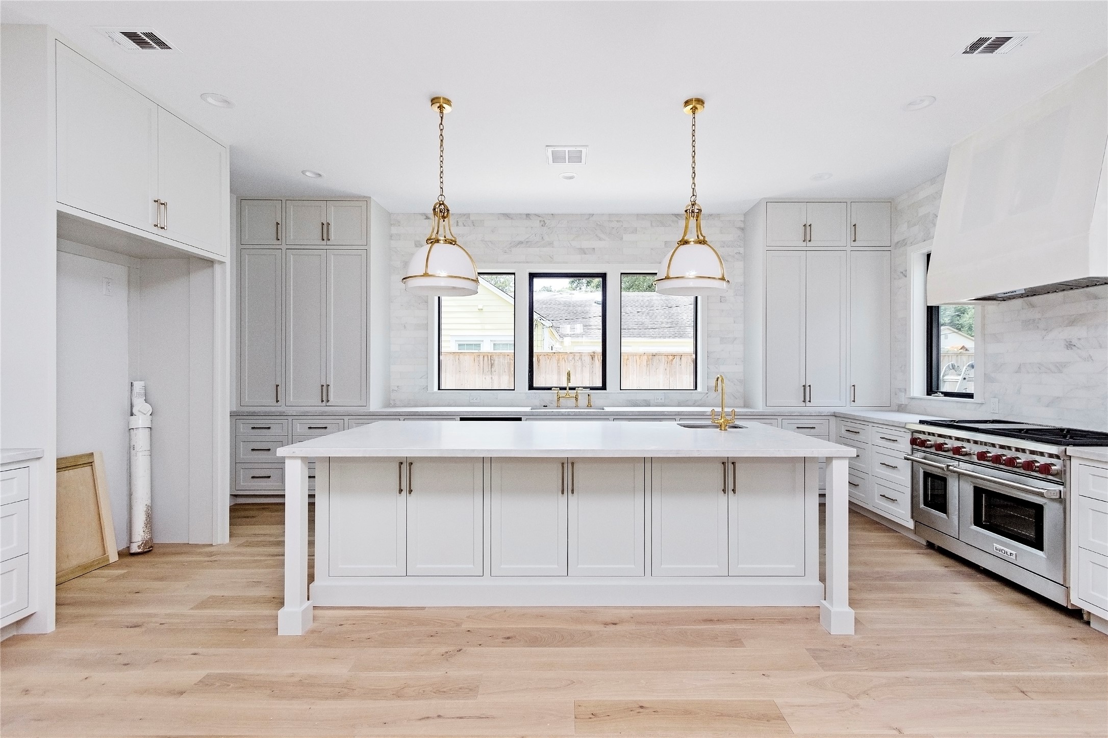 822 West 31st Street Houston, TX 77018 - Photo 5 of 17 Photo is of builders recent completed construction.