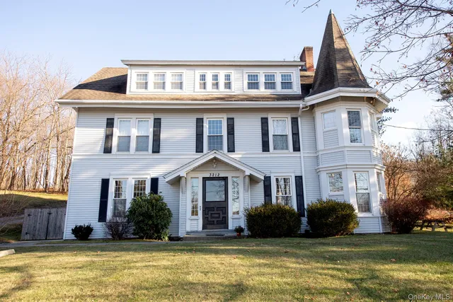 $2,800 | 3212 Franklin Avenue, Unit 2, Millbrook, NY 12545