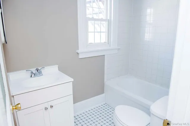 $2,800 | 3212 Franklin Avenue, Unit 2, Millbrook, NY 12545