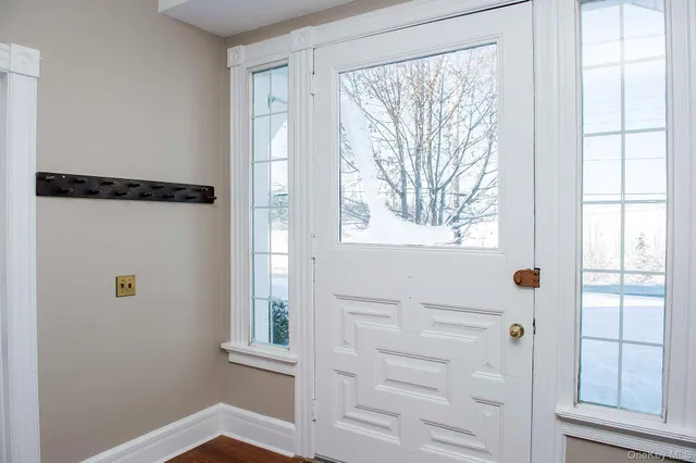 $2,800 | 3212 Franklin Avenue, Unit 2, Millbrook, NY 12545