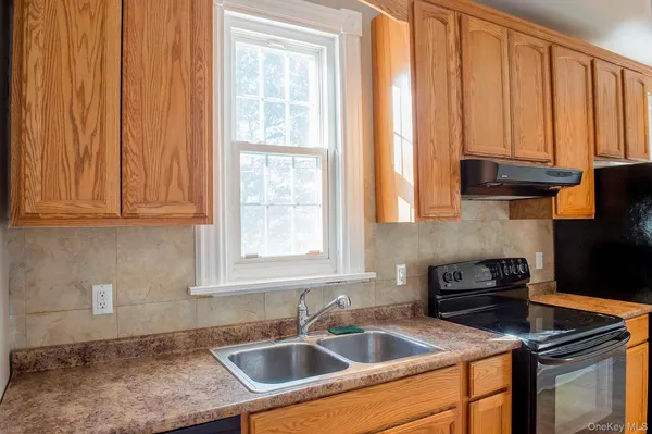 $2,600 | 3212 Franklin Avenue, Unit 2, Millbrook, NY 12545