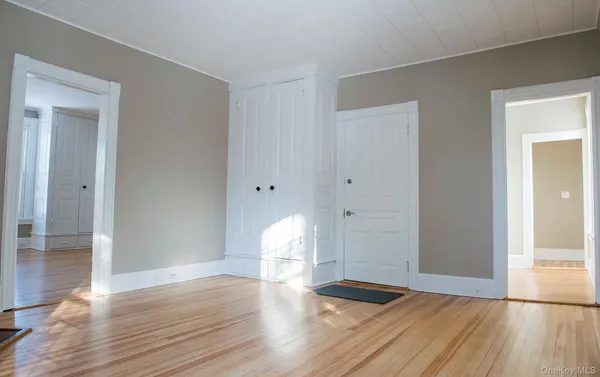 $2,600 | 3212 Franklin Avenue, Unit 2, Millbrook, NY 12545