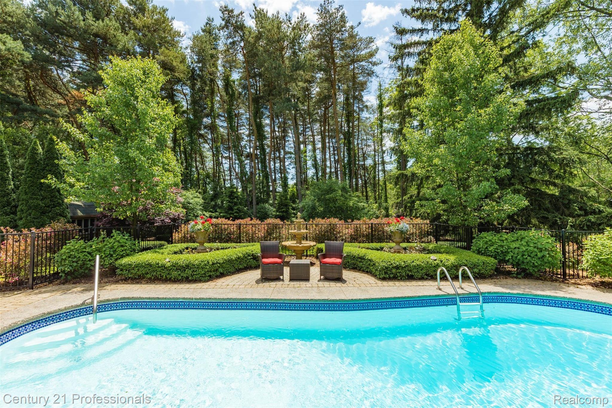 3565 West Tienken Road Rochester, MI 48309 - Photo 17 of 73 tienkenPOOL2.jpg