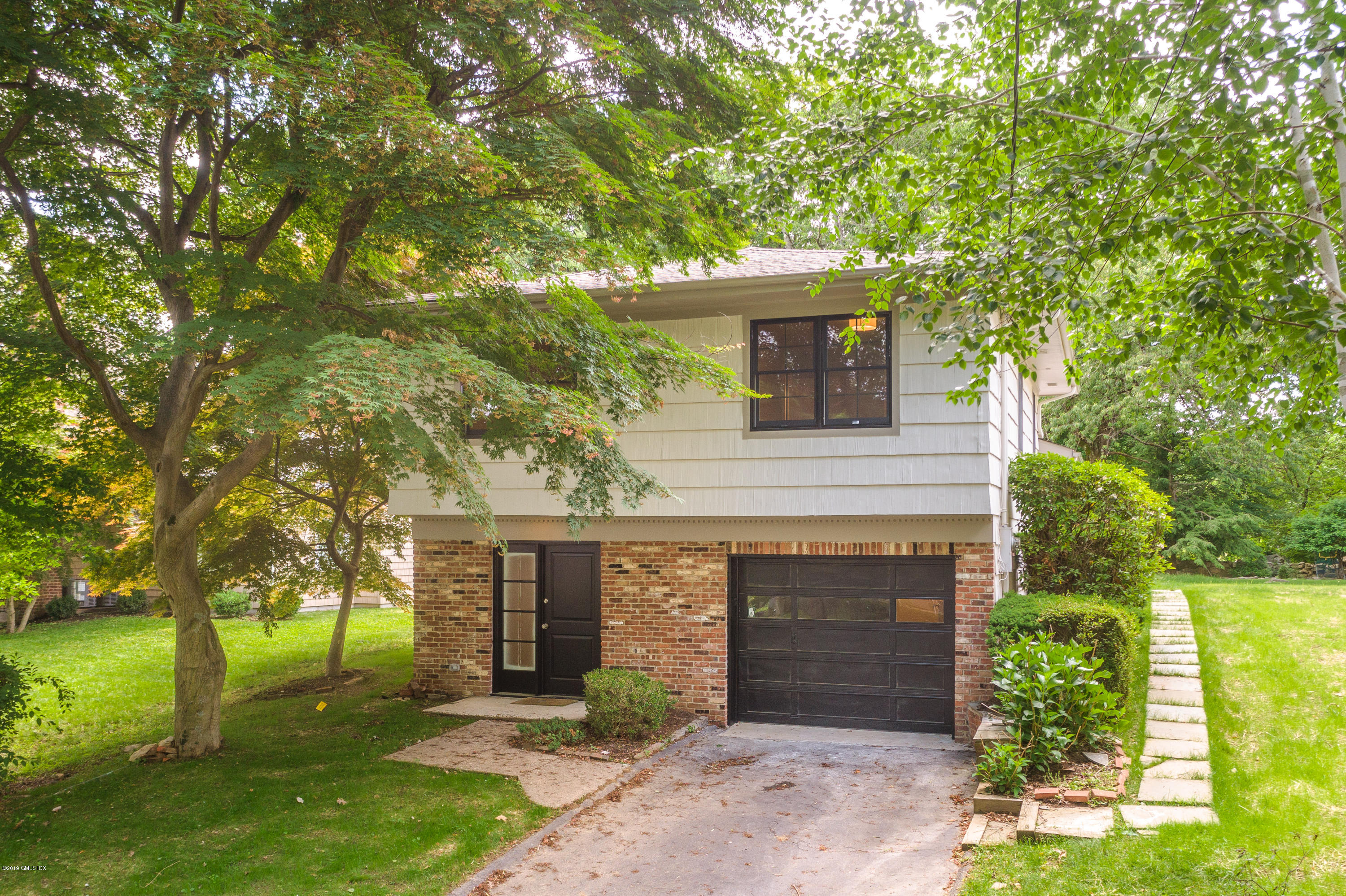 16 Sunshine Avenue Riverside, CT 06878 - Photo 1 of 9 a front view of a house with a garden