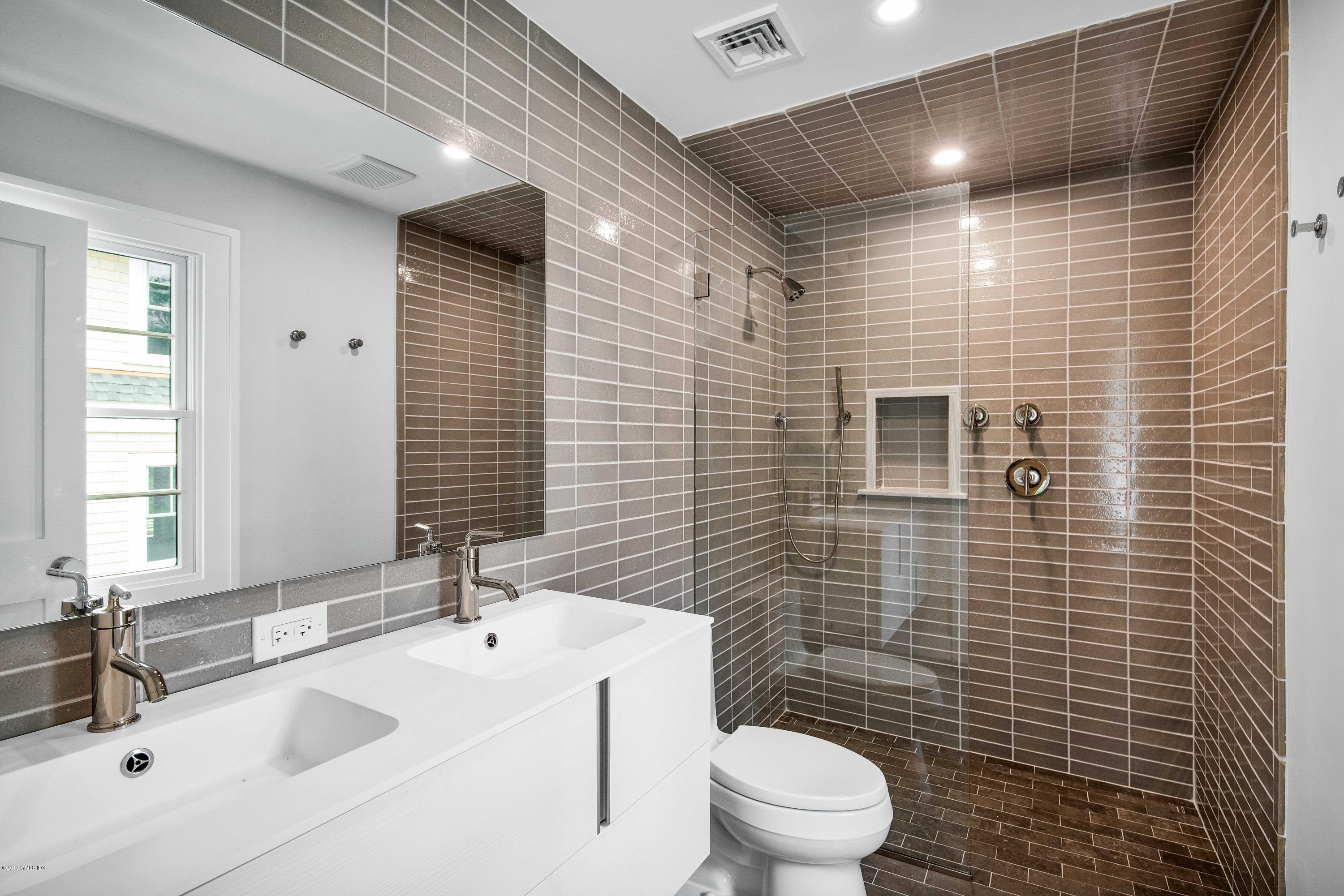 16 Sunshine Avenue Riverside, CT 06878 - Photo 7 of 9 a bathroom with a toilet a sink and mirror