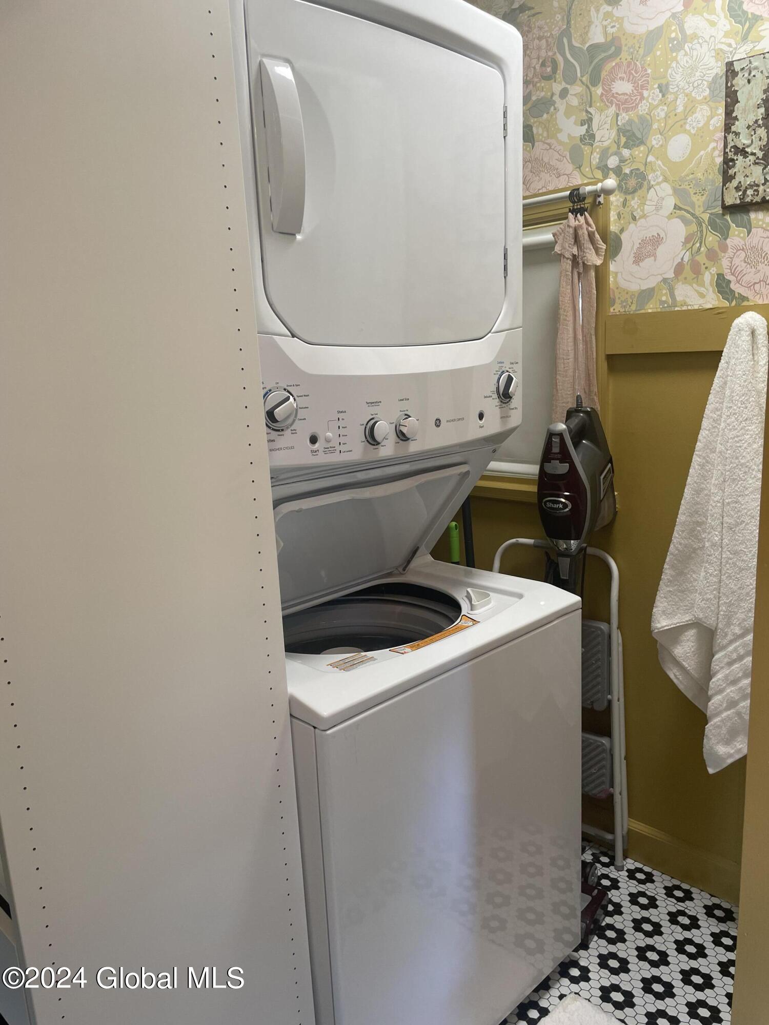 1379 Aquetuck Road New Baltimore, NY 12143 - Photo 13 of 23 IMG_6311