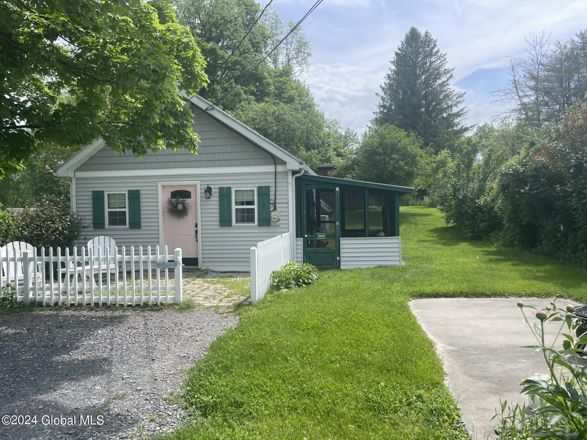 1379 Aquetuck Road New Baltimore, NY 12143 - Photo 3 of 23 V