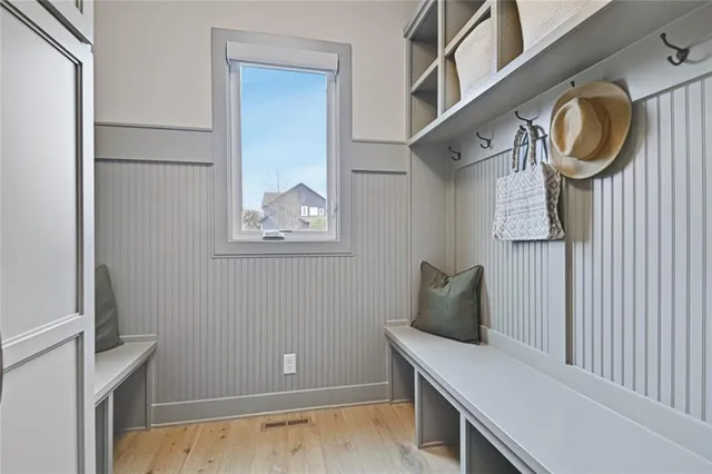 $899,102 | 15365 West 162nd Street, Olathe, KS 66062