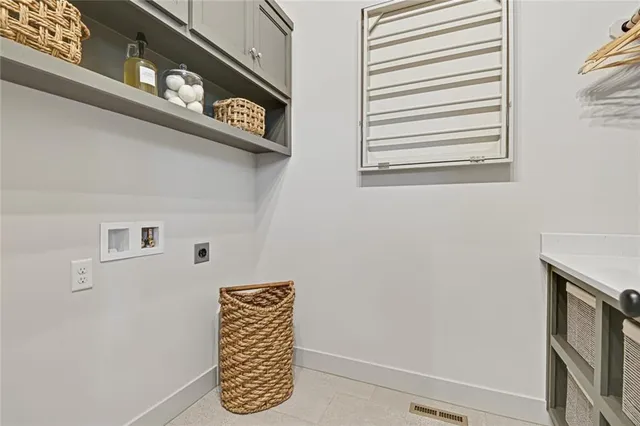 $899,102 | 15365 West 162nd Street, Olathe, KS 66062