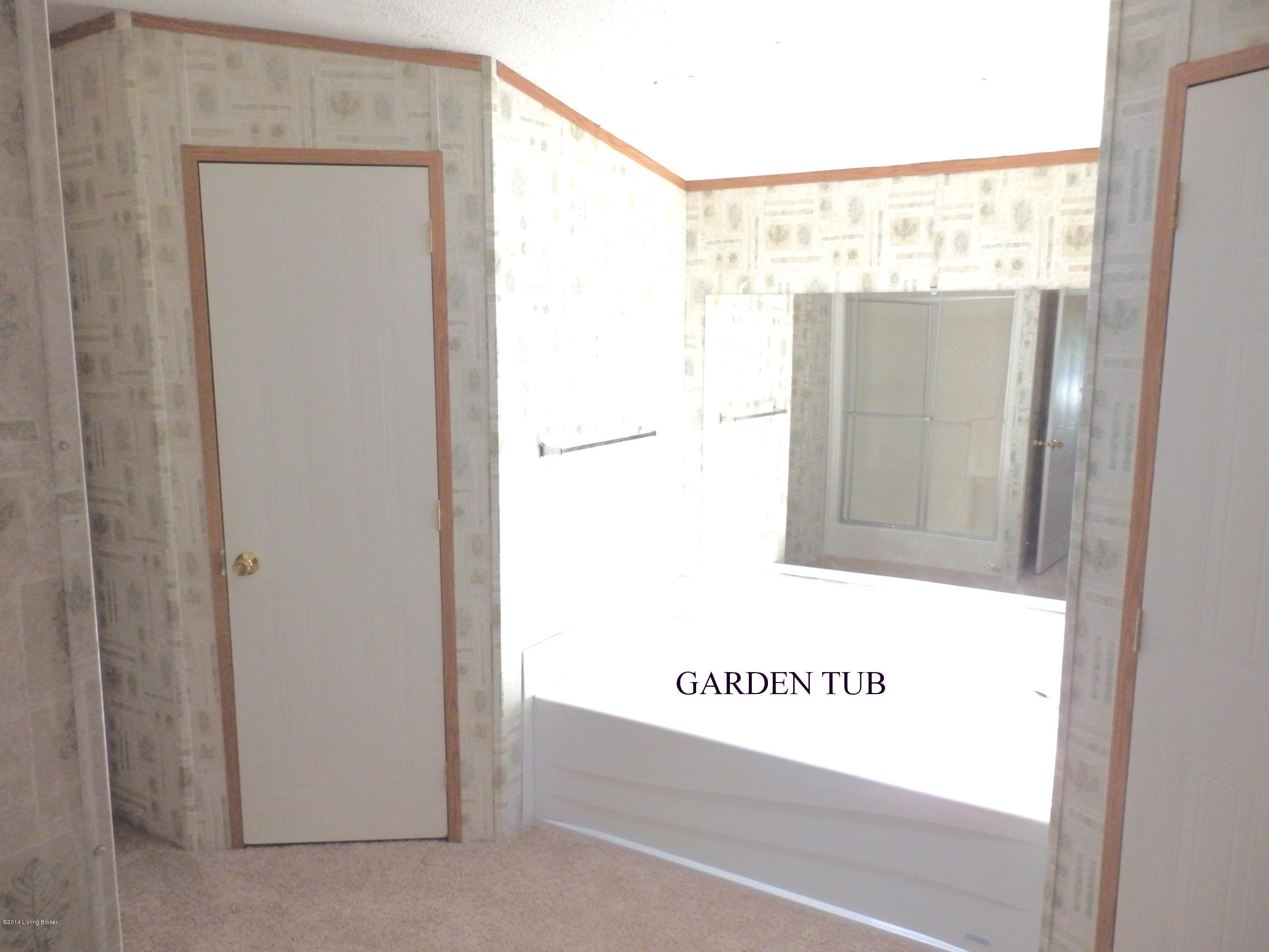 1304 Lake Road Campbellsburg, KY 40011 - Photo 24 of 32 1304 Lake Rd_32_Master Garden TUb