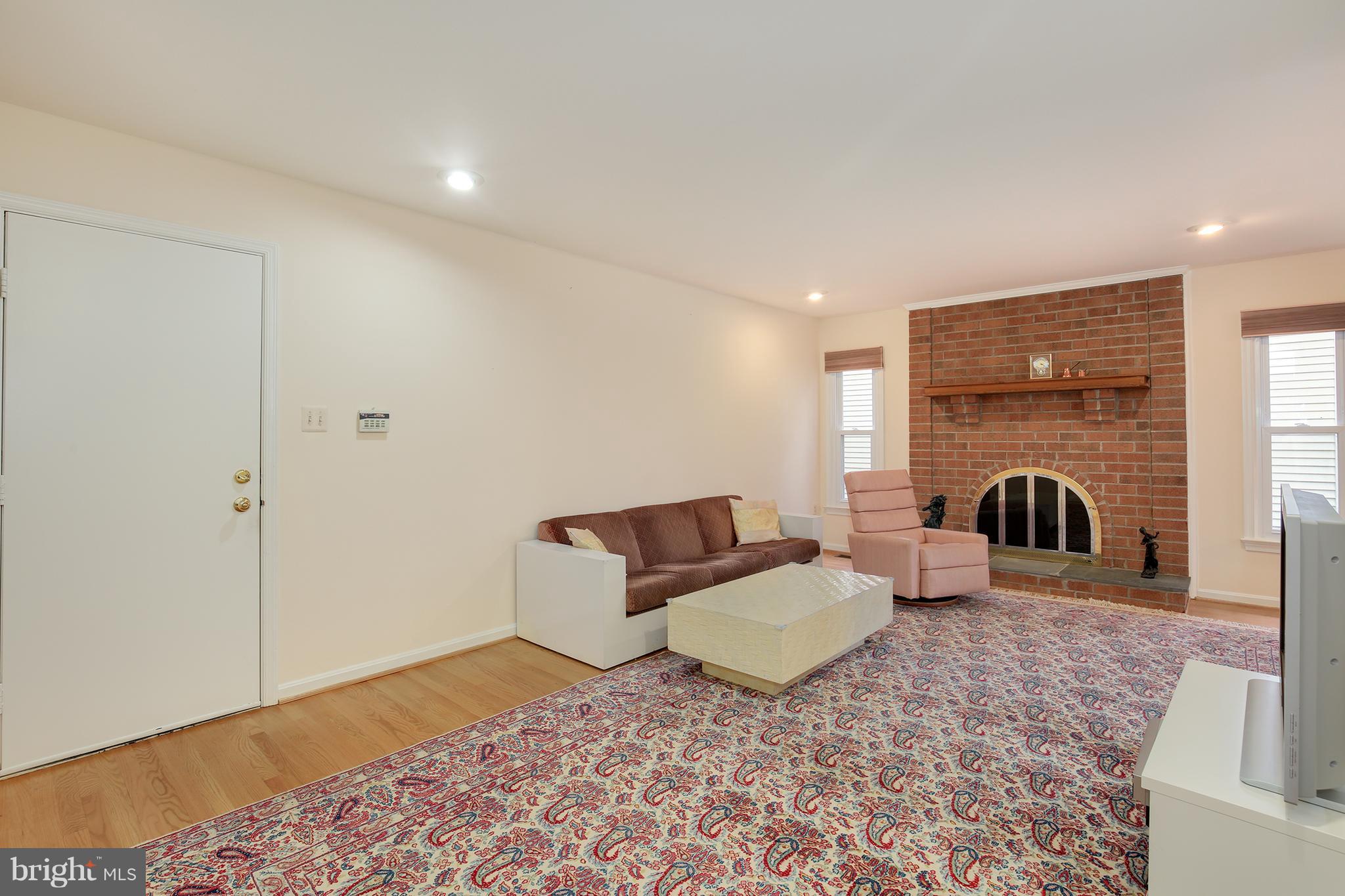 716 Kersey Road Silver Spring, MD 20902 - Photo 5 of 33 Gallery Image 5
