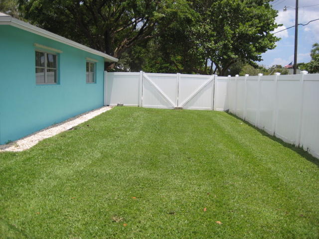 348 Franklin Road Tequesta, FL 33469 - Photo 3 of 23 Crews 010