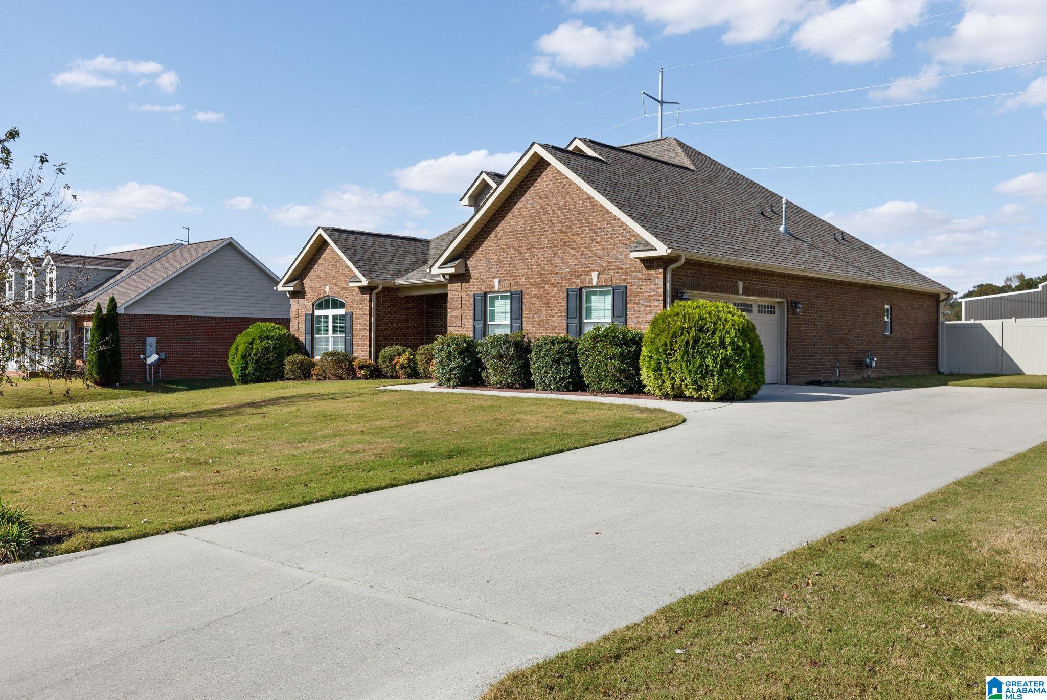 1619 Hartwig Lane Southwest Cullman, AL 35055 - Photo 2 of 33