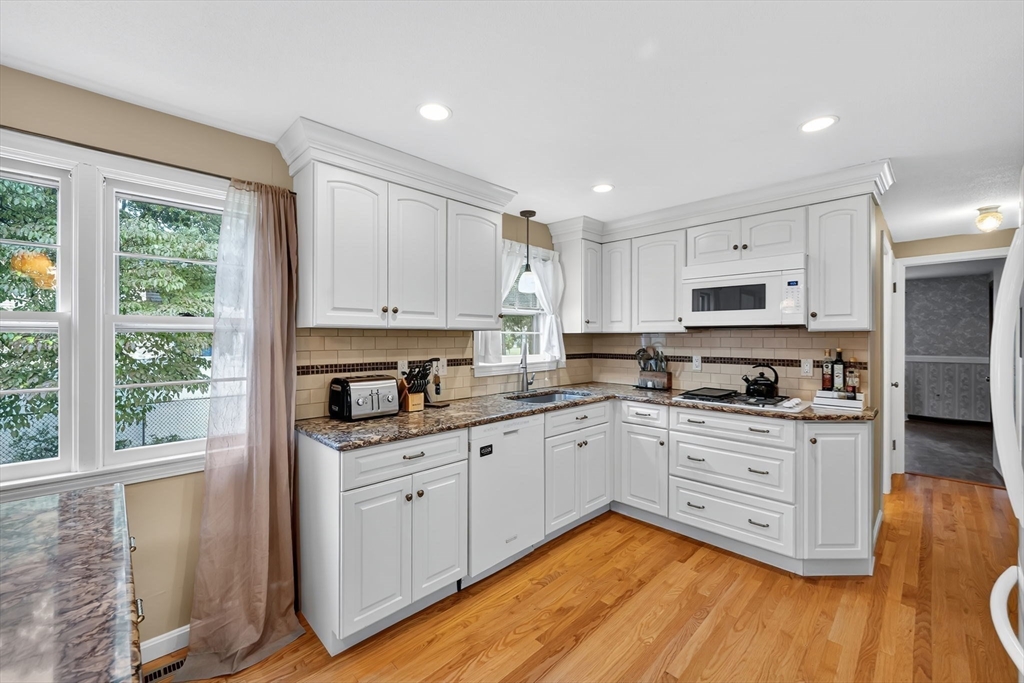 95 Albemarle Road Longmeadow, MA 01106 - Photo 17 of 33 Gallery Image 17