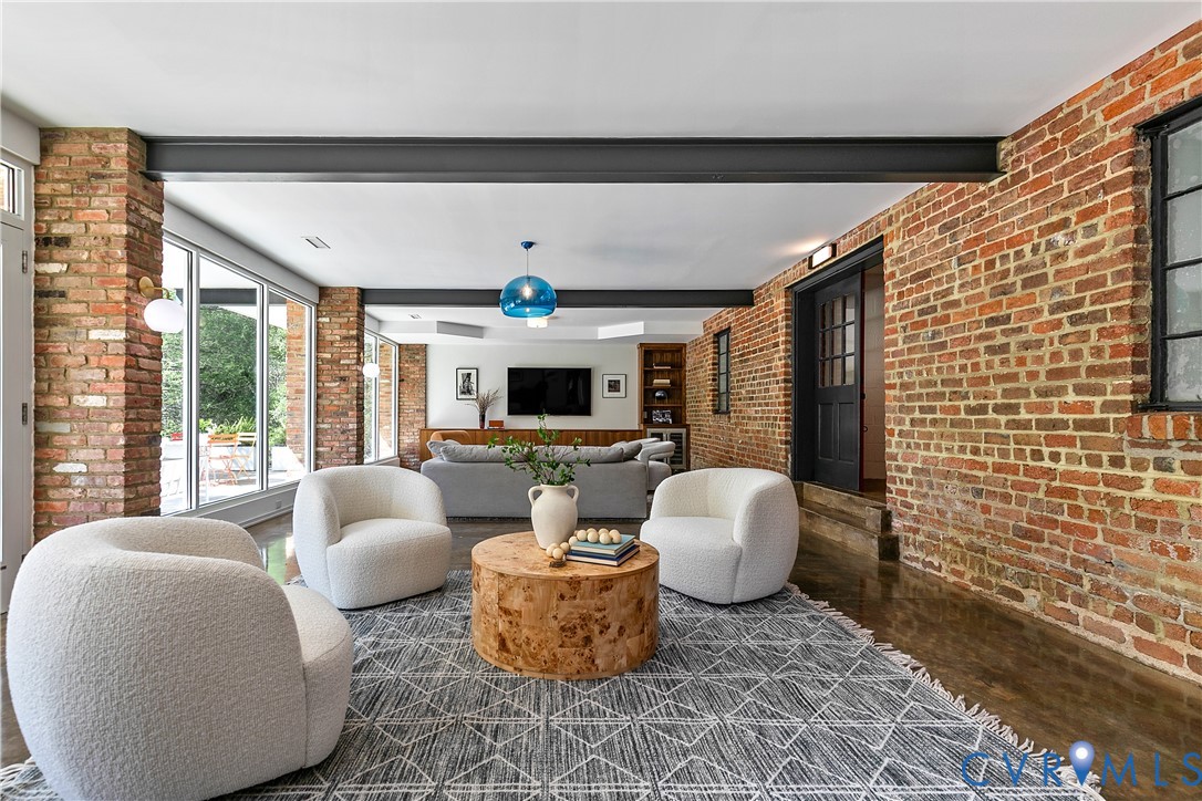 912 South Gaskins Road Henrico, VA 23238 - Photo 28 of 49 Dramatic living spaces open to the outdoors