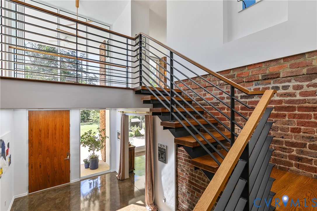 912 South Gaskins Road Henrico, VA 23238 - Photo 8 of 49 Dramatic stairway