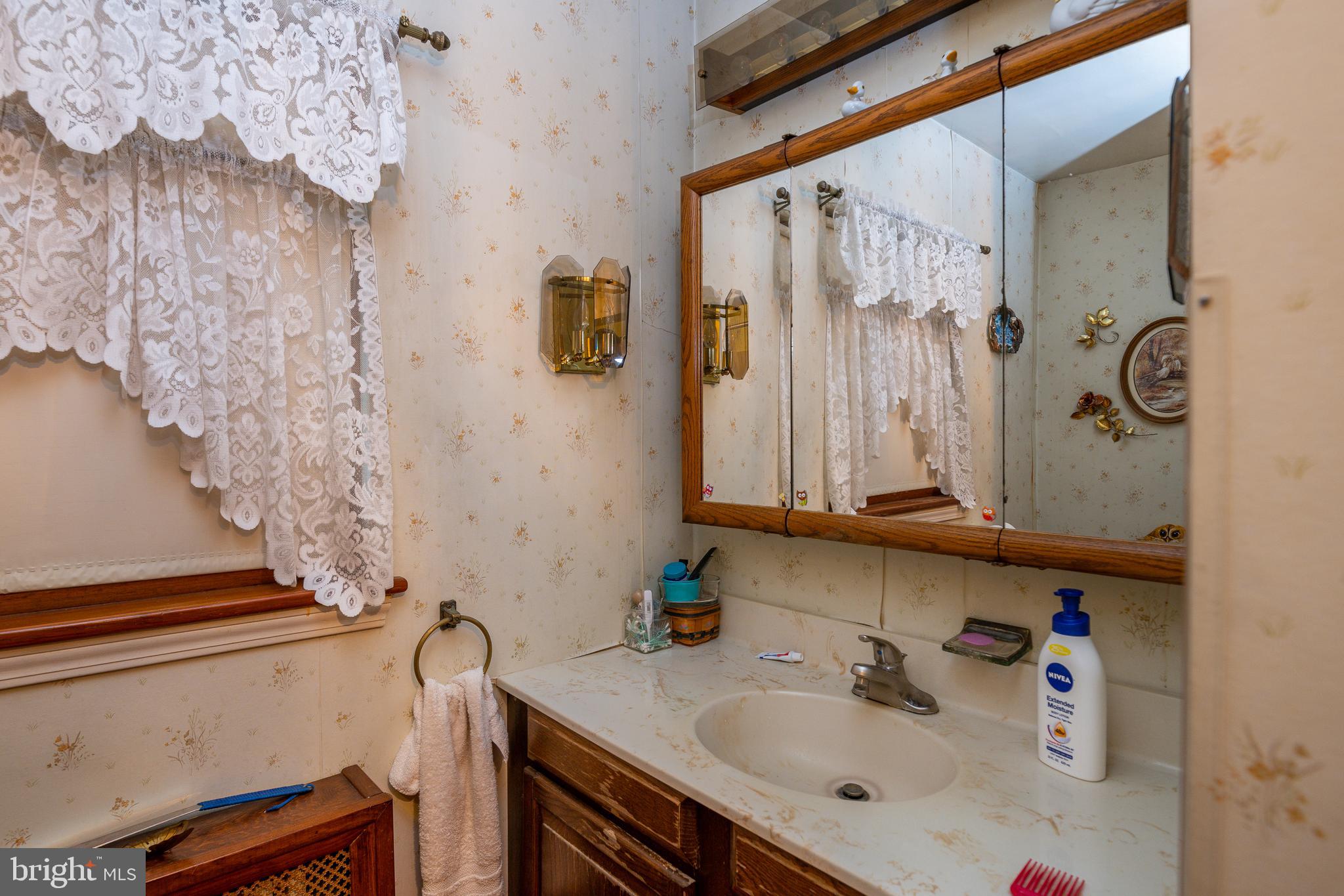 4836 Buckeye Road Emmaus, PA 18049 - Photo 11 of 25 Gallery Image 11