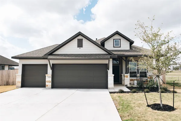 $370,000 | 708 Willowbrook Avenue, New Braunfels, TX 78130