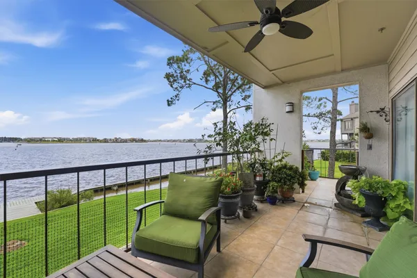 $420,000 | 401 Lakeside Lane, Unit 113, Houston, TX 77058