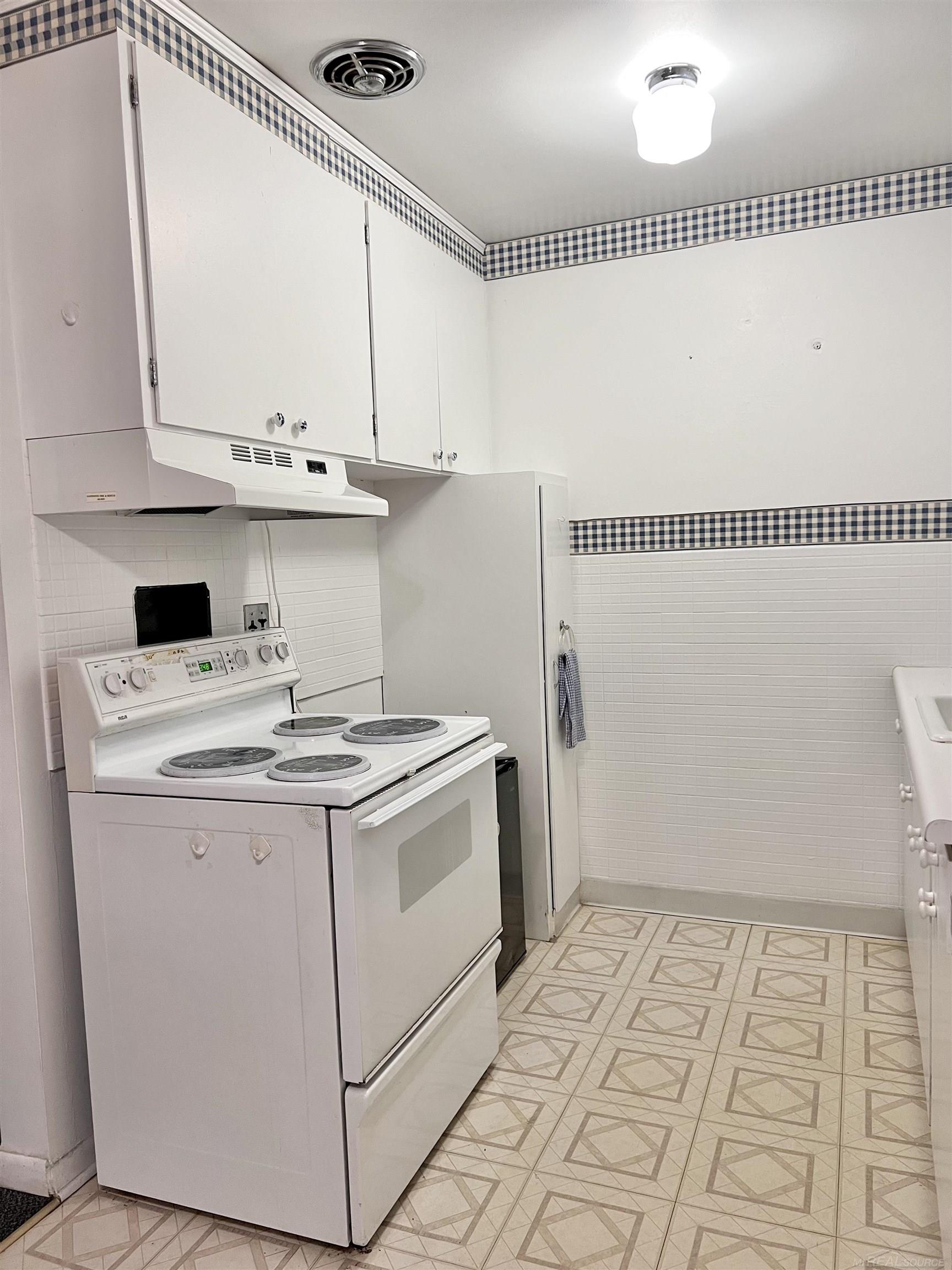 23016 Kelly Road, Unit #3 Eastpointe, MI 48021 - Photo 14 of 30