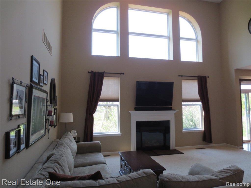 3746 Connors Drive Rochester, MI 48307 - Photo 9 of 23 FAMILY RM.