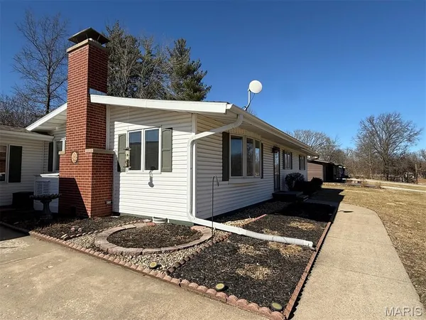 $249,000 | 705 North Cottey Street, Edina, MO 63537