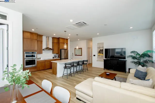 $958,800 | 2885 Tradewind Drive, Alameda, CA 94501