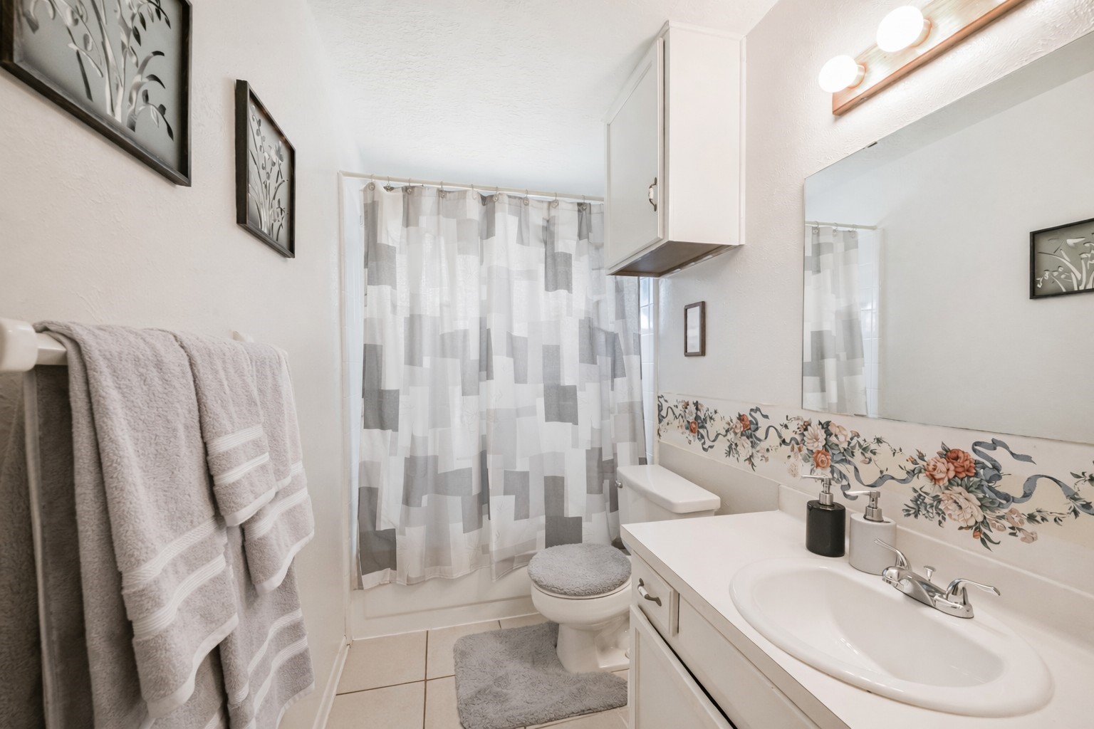 2415 Heather Street Highlands, TX 77562 - Photo 15 of 29 Secondary Bath