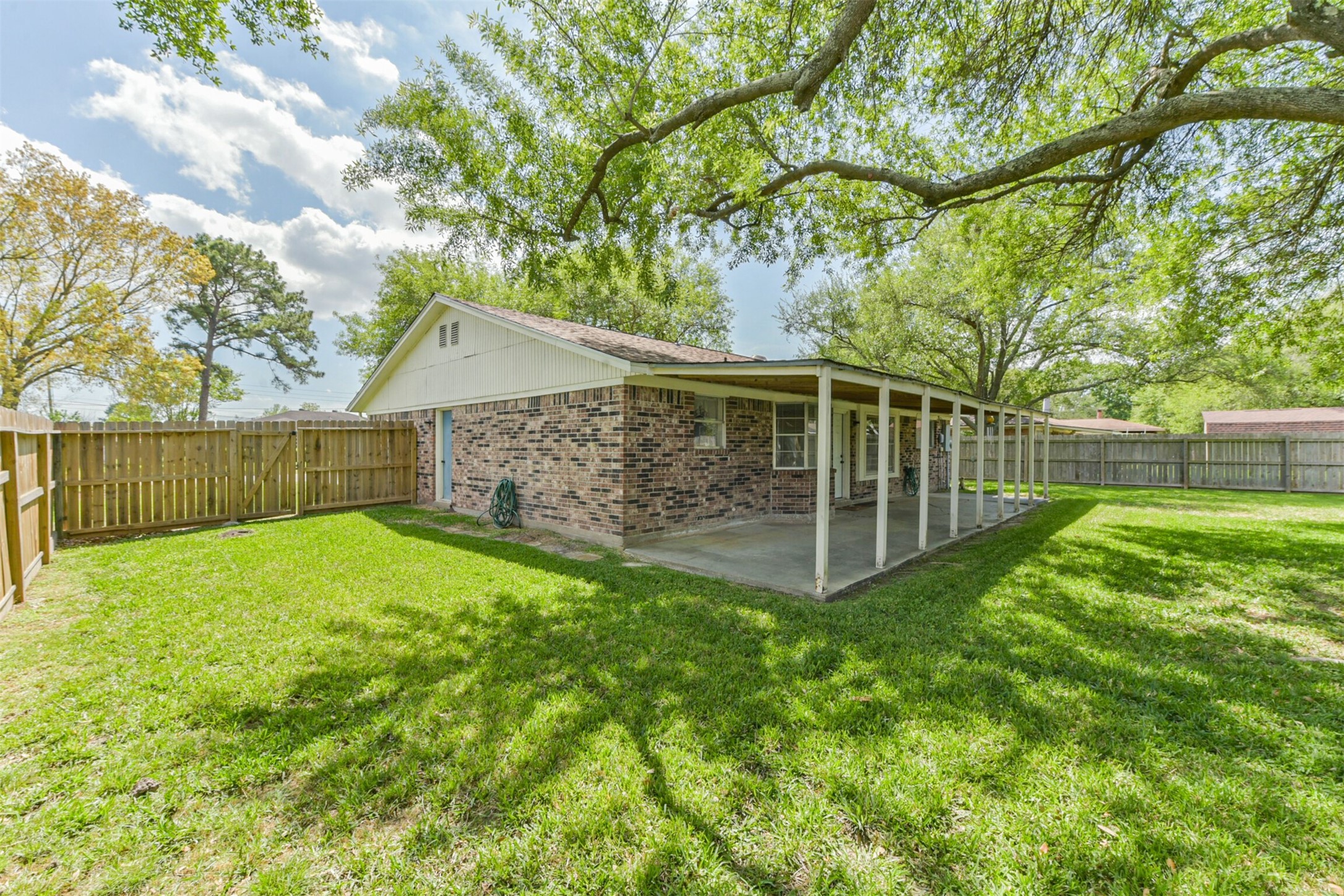 2415 Heather Street Highlands, TX 77562 - Photo 19 of 29 HUGE BACKYARD