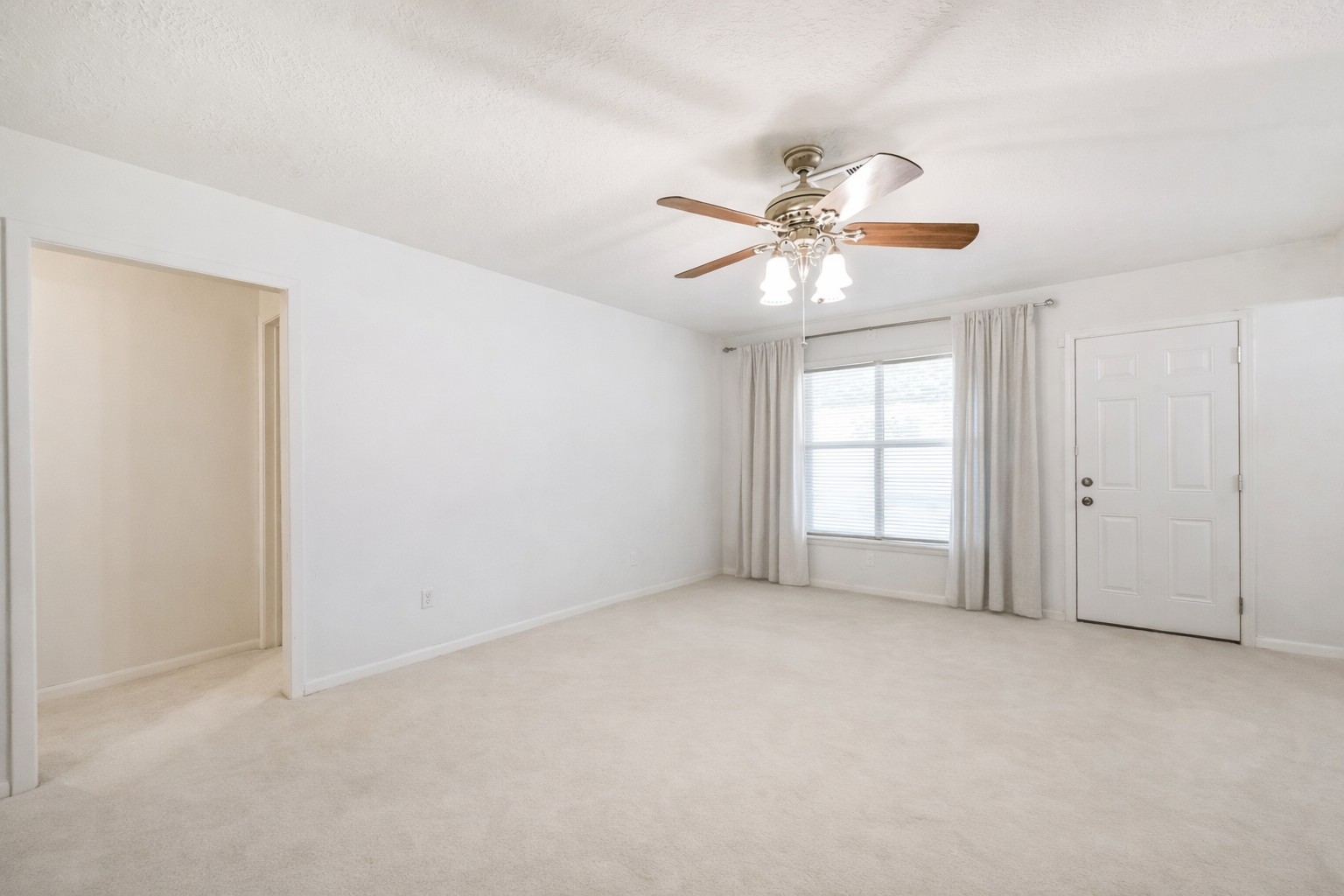 2415 Heather Street Highlands, TX 77562 - Photo 22 of 29 Living room with no furniture/ no staging