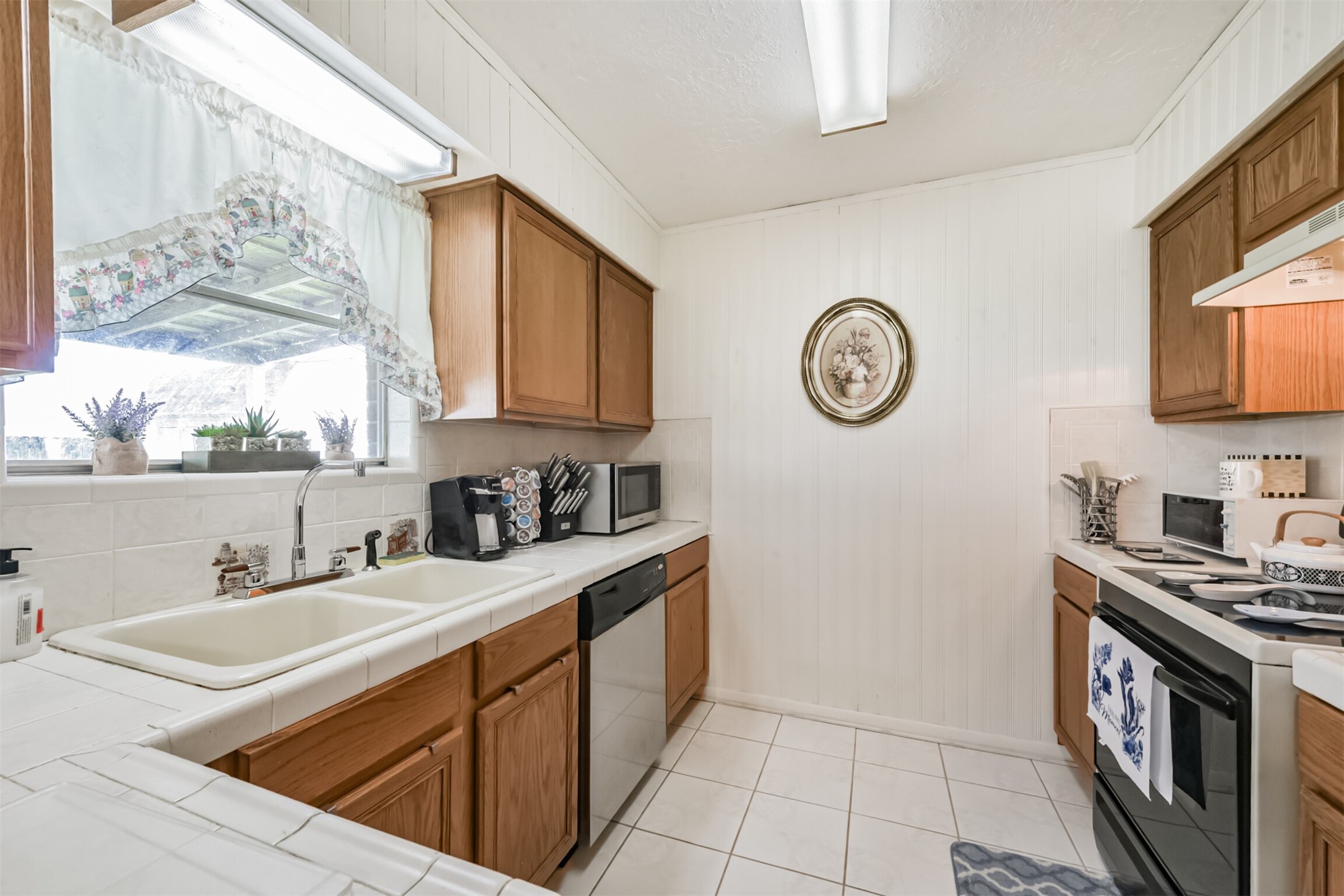 2415 Heather Street Highlands, TX 77562 - Photo 8 of 29