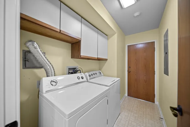 $299,000 | 501 Lake Hinsdale Drive, Unit 207, Willowbrook, IL 60527