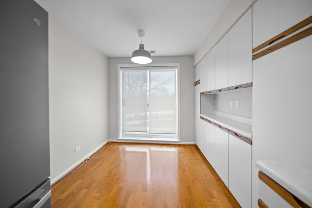 $299,000 | 501 Lake Hinsdale Drive, Unit 207, Willowbrook, IL 60527